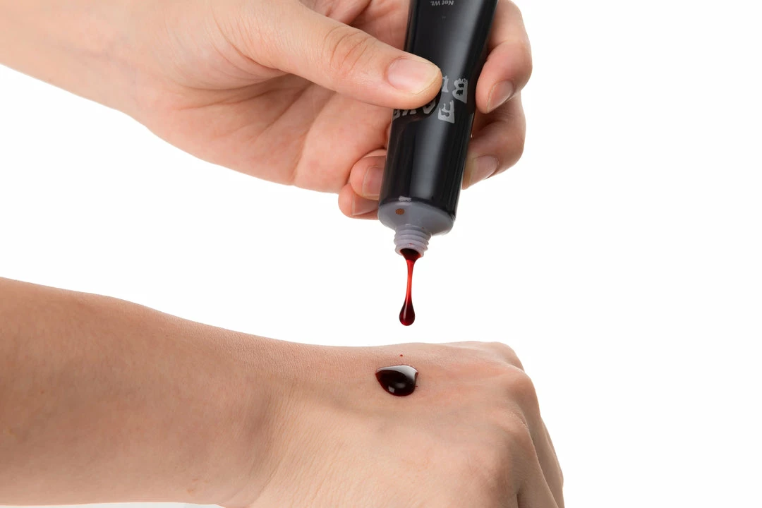 Spooktacular Creations 1oz Fake Vampire Blood Tube Cosplay Makeup, 4 Packs 5 Spooktacular Creations 1oz Fake Vampire Blood Tube Cosplay Makeup, 4 Packs